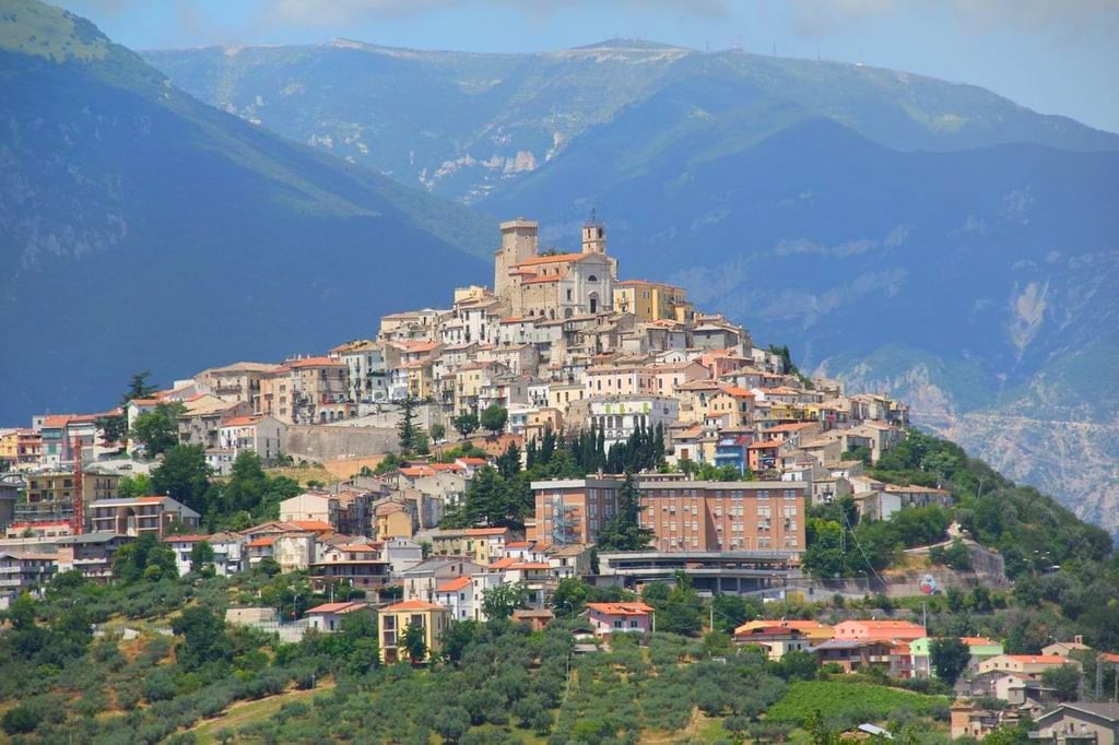 Casoli (Chieti) - Abruzzo. Thành rung động lòng ai