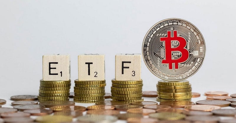 ETF Bitcoin là một quỹ đầu tư bám sát theo giá Bitcoin. Chúng được hiểu giống như một loại cổ phiếu BTC trên sàn chứng khoán