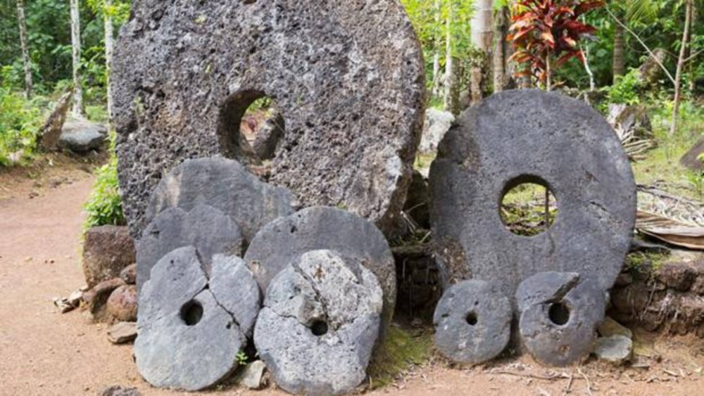 Những viên đá Rai khổng lồ từng là tiền của đảo Yap